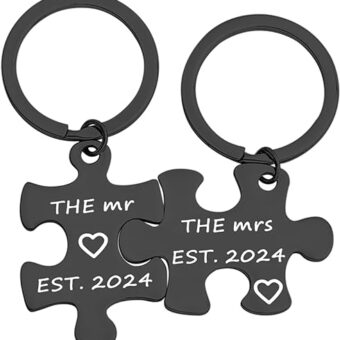 FUSTMW Couple Wedding Gifts Mr Mrs Est 2024 Keychain Set Newlyweds Gifts Wife Husband Engagement Gifts