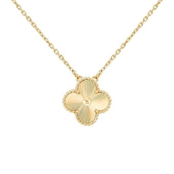 LIiOD 18K Gold Plated Four Leaf Clover Necklace for Women Lucky Clover Pendant Dainty Gold Necklace Ideal Gift for Every Occasion