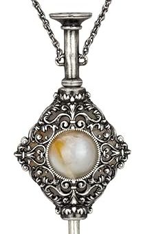 The Noble Collection Fantastic Beasts Gellert Grindelwald Pendant