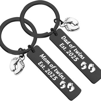 FUSTMW Parents of Twins Gifts Dad Mom of Twins Est 2024 Keychain Expecting Parents Gifts Baby Reveal